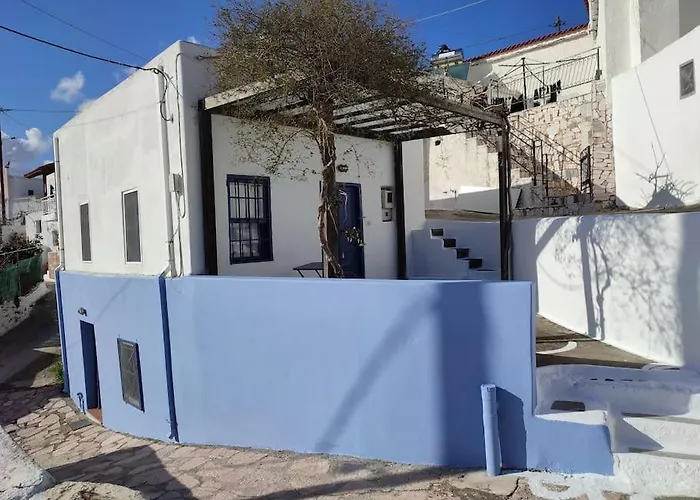 Feriehus Omorfo House *