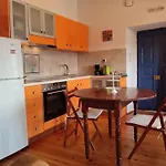 Omorfo House 펜션 *